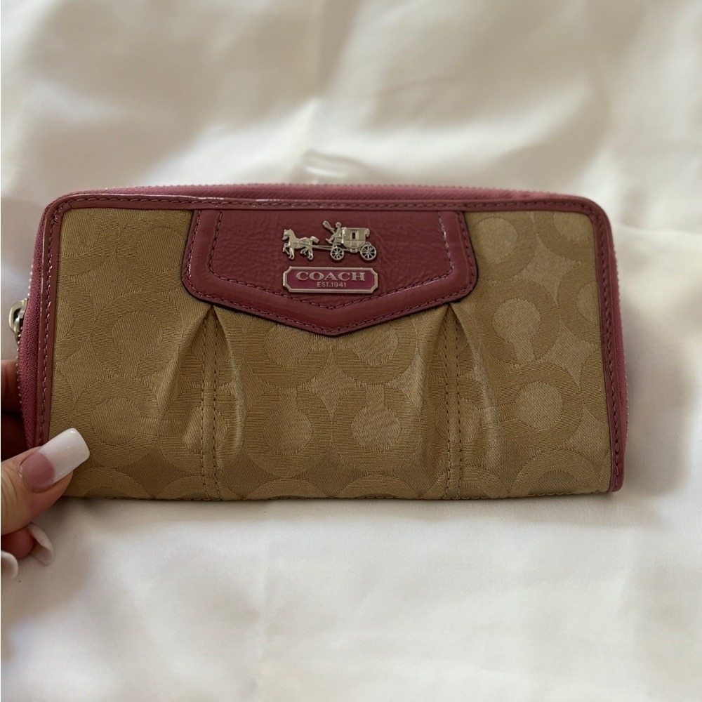 Rare Mauve Vintage Coach Wallet